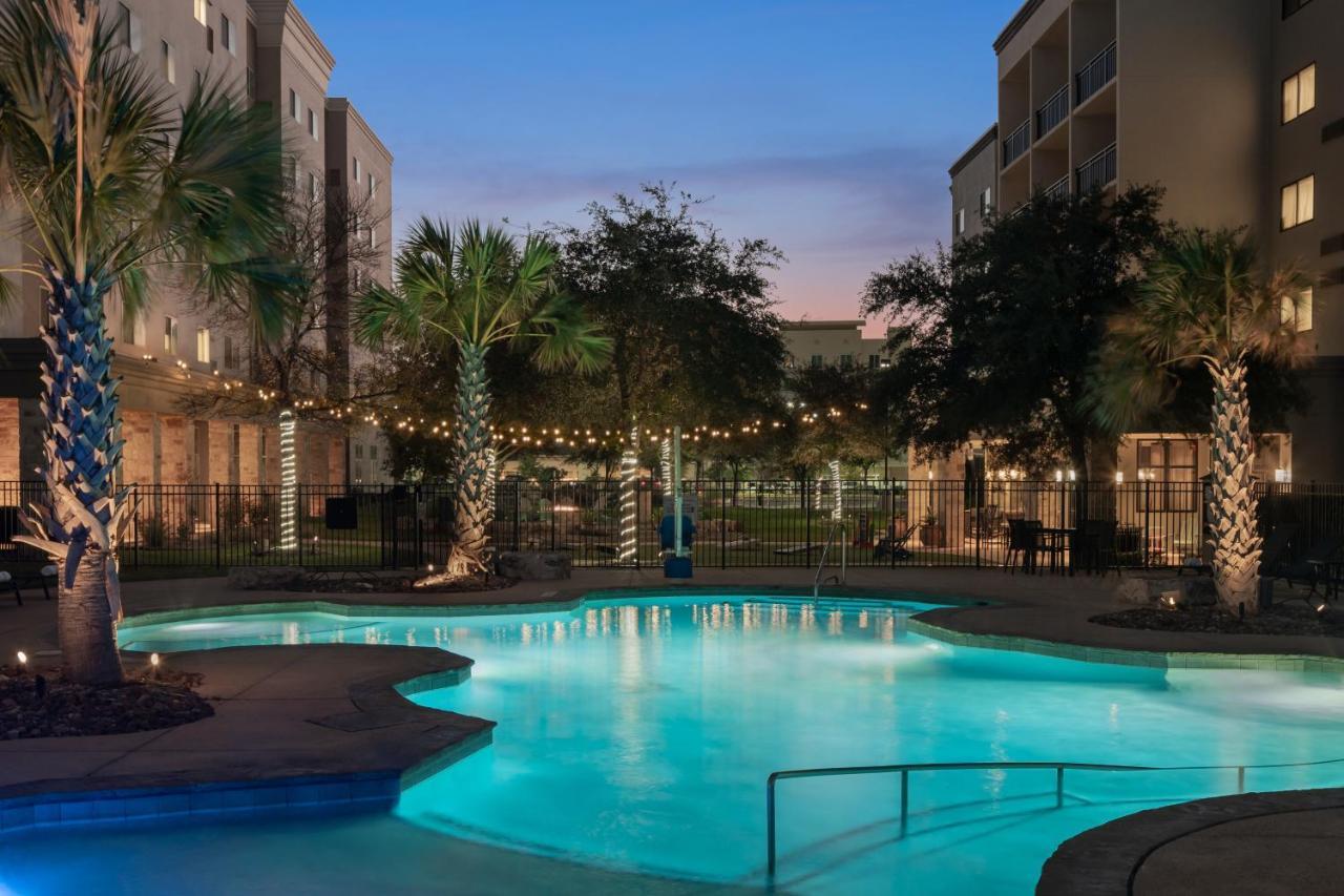 Residence Inn By Marriott San Antonio Six Flags At The Rim Ngoại thất bức ảnh